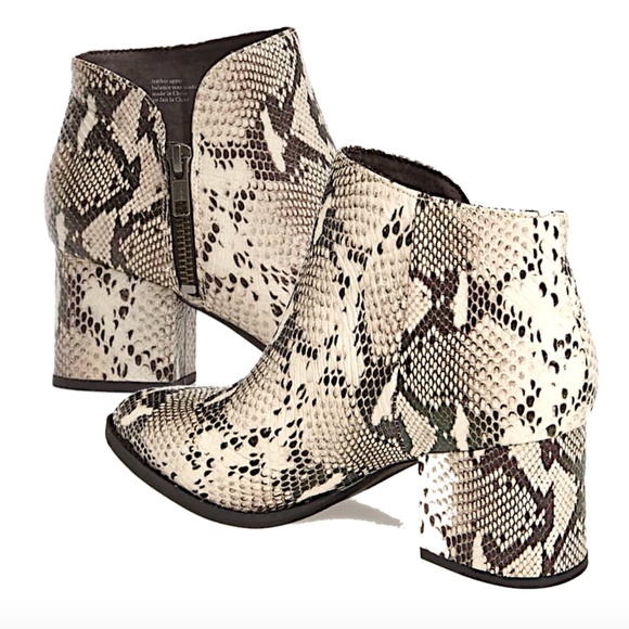 Seychelles Chaparral Black/White Python 7.5 - Picture 3 of 6